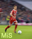 14.04.2018, Fussball 1. Bundesliga 2017/2018, 30. Spieltag, FC Bayern Mnchen - Borussia Mnchengladbach, in der Allianz-Arena Mnchen. Joshua Kimmich (FC Bayern Mnchen) am Ball.