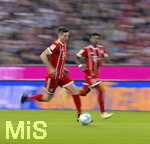 14.04.2018, Fussball 1. Bundesliga 2017/2018, 30. Spieltag, FC Bayern Mnchen - Borussia Mnchengladbach, in der Allianz-Arena Mnchen. Robert Lewandowski (FC Bayern Mnchen) am Ball.