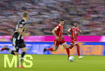 14.04.2018, Fussball 1. Bundesliga 2017/2018, 30. Spieltag, FC Bayern Mnchen - Borussia Mnchengladbach, in der Allianz-Arena Mnchen. Robert Lewandowski (FC Bayern Mnchen) am Ball.