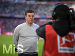 14.04.2018, Fussball 1. Bundesliga 2017/2018, 30. Spieltag, FC Bayern Mnchen - Borussia Mnchengladbach, in der Allianz-Arena Mnchen. Trainer Dieter Hecking (Borussia Mnchengladbach) .