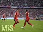 14.04.2018, Fussball 1. Bundesliga 2017/2018, 30. Spieltag, FC Bayern Mnchen - Borussia Mnchengladbach, in der Allianz-Arena Mnchen.  Torjubel Sandro Wagner (li, FC Bayern Mnchen) mit David Alaba (FC Bayern Mnchen).