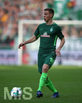 15.04.2018, Fussball 1. Bundesliga 2017/2018, 30. Spieltag, SV Werder Bremen - RB Leipzig, im Weserstadion Bremen. Niklas Moisander (Werder Bremen) 