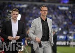 18.04.2018, Fussball DFB Pokal 2017/2018, Halbfinale, FC Schalke 04 - Eintracht Frankfurt, in der Veltins Arena auf Schalke.  Fredi Bobic (re, Frankfurt) vor dem Spiel nachdenklich.