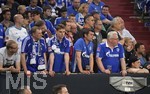 18.04.2018, Fussball DFB Pokal 2017/2018, Halbfinale, FC Schalke 04 - Eintracht Frankfurt, in der Veltins Arena auf Schalke. Enttuschte Schalker Fans nach der Niederlage.