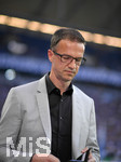 18.04.2018, Fussball DFB Pokal 2017/2018, Halbfinale, FC Schalke 04 - Eintracht Frankfurt, in der Veltins Arena auf Schalke. Sportdirektor Fredi Bobic (Frankfurt) nachdenklich.