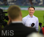 18.04.2018, Fussball DFB Pokal 2017/2018, Halbfinale, FC Schalke 04 - Eintracht Frankfurt, in der Veltins Arena auf Schalke. Trainer Niko Kovac (Eintracht Frankfurt) vor dem Spiel beim TV-Interview.