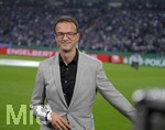 18.04.2018, Fussball DFB Pokal 2017/2018, Halbfinale, FC Schalke 04 - Eintracht Frankfurt, in der Veltins Arena auf Schalke. Sportdirektor Fredi Bobic (Frankfurt) vor dem Spiel beim TV-Interview.