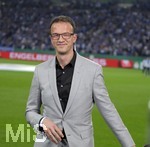 18.04.2018, Fussball DFB Pokal 2017/2018, Halbfinale, FC Schalke 04 - Eintracht Frankfurt, in der Veltins Arena auf Schalke. Sportdirektor Fredi Bobic (Frankfurt) vor dem Spiel beim TV-Interview.