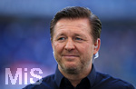 21.04.2018, Fussball 1. Bundesliga 2017/2018, 31. Spieltag, Hamburger SV - SC Freiburg, im Volksparkstadion Hamburg. Trainer Christian Titz (Hamburg) 
