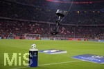 25.04.2018, Fussball UEFA Champions League 2017/2018, Halbfinale Hinspiel, FC Bayern Mnchen - Real Madrid, in der Allianzarena Mnchen. Der Ball liegt auf der Stele bereit.