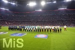 25.04.2018, Fussball UEFA Champions League 2017/2018, Halbfinale Hinspiel, FC Bayern Mnchen - Real Madrid, in der Allianzarena Mnchen. Die Mannschaften kommen aus der Kabine auf den Platz und stehen zur Hymne bereit.