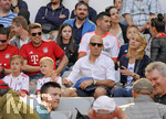 28.04.2018, Fussball 1. Bundesliga 2017/2018, 32. Spieltag, FC Bayern Mnchen - Eintracht Frankfurt, in der Allianz-Arena Mnchen. Arjen Robben (2.v.re, FC Bayern Mnchen) auf der Tribne mit seiner Familie.