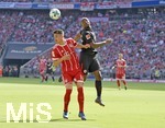 28.04.2018, Fussball 1. Bundesliga 2017/2018, 32. Spieltag, FC Bayern Mnchen - Eintracht Frankfurt, in der Allianz-Arena Mnchen. v.li: Meritan Shabani (Bayern) gegen Jetro Willems (Eintracht Frankfurt).