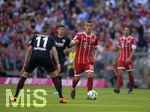 28.04.2018, Fussball 1. Bundesliga 2017/2018, 32. Spieltag, FC Bayern Mnchen - Eintracht Frankfurt, in der Allianz-Arena Mnchen. Niklas Dorsch (FC Bayern) am Ball.