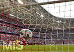 28.04.2018, Fussball 1. Bundesliga 2017/2018, 32. Spieltag, FC Bayern Mnchen - Eintracht Frankfurt, in der Allianz-Arena Mnchen. Rafinha (FC Bayern Mnchen) Torschuss, Torwart Lukas Hradecky (Eintracht Frankfurt) ohne Chance.