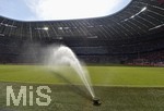 28.04.2018, Fussball 1. Bundesliga 2017/2018, 32. Spieltag, FC Bayern Mnchen - Eintracht Frankfurt, in der Allianz-Arena Mnchen. Bewsserung des Rasens.