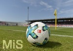 29.04.2018, Fussball Regionalliga Bayern 2017/2018, 36.Spieltag, FC Bayern Mnchen Amateure - TSV 1860 Mnchen, im Stdtischen Stadion an der Grnwalder Strasse in Mnchen. Vor dem Spiel liegt der Ball an der Seite bereit.