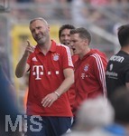 29.04.2018, Fussball Regionalliga Bayern 2017/2018, 36.Spieltag, FC Bayern Mnchen Amateure - TSV 1860 Mnchen, im Stdtischen Stadion an der Grnwalder Strasse in Mnchen. v.li: Trainer Tim Walter (FC Bayern II) und Co-Trainer Tobias Schweinsteiger (Bayern Mnchen) sind Sauer. 