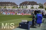 29.04.2018, Fussball Regionalliga Bayern 2017/2018, 36.Spieltag, FC Bayern Mnchen Amateure - TSV 1860 Mnchen, im Stdtischen Stadion an der Grnwalder Strasse in Mnchen. TV-Kamera am Spielfeldrand.