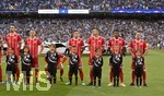01.05.2018, Fussball UEFA Champions League 2017/2018, Halbfinale Rckspiel, Real Madrid - FC Bayern Mnchen, im Bernabeu-Stadion Madrid. Thiago (3.v.li, FC Bayern Mnchen) versteckt sich hiter einem Einlaufkind.