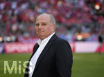 12.05.2018, Fussball 1. Bundesliga 2017/2018, 34. Spieltag, FC Bayern Mnchen - VfB Stuttgart, in der Allianz-Arena Mnchen. Prsident Uli Hoeness (FC Bayern) nachdenklich.