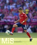 12.05.2018, Fussball 1. Bundesliga 2017/2018, 34. Spieltag, FC Bayern Mnchen - VfB Stuttgart, in der Allianz-Arena Mnchen. Thiago (FC Bayern Mnchen) am Ball.