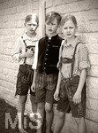 15.05.2018, Kinder und Familie, (Modelreleased).  Drei Jungen in Tracht.