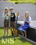 15.05.2018, Kinder und Familie, (Modelreleased). Drei Kinder mit ihren Musikinstrumenten.