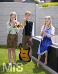 15.05.2018, Kinder und Familie, (Modelreleased). Drei Kinder mit ihren Musikinstrumenten.   
