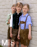 15.05.2018, Kinder und Familie, (Modelreleased).  Drei Jungen in Tracht.