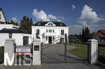 19.05.2018, Wohngebiet Bad Wrishofen,  Neuerbaute Herrschaftliche Villa am Stadtrand von Bad Wrishofen im Allgu.