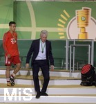 19.05.2018, Fussball DFB-Pokal Finale 2018, FC Bayern Mnchen - Eintracht Frankfurt, im Olympiastadion in Berlin. Trainer Jupp Heynckes (FC Bayern Mnchen) geht als Verlierer die Treppen runter.