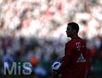 19.05.2018, Fussball DFB-Pokal Finale 2018, FC Bayern Mnchen - Eintracht Frankfurt, im Olympiastadion in Berlin. Torwart Manuel Neuer (FC Bayern Mnchen) im Gegenlicht.
