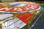 19.05.2018, Fussball DFB-Pokal Finale 2018, FC Bayern Mnchen - Eintracht Frankfurt, im Olympiastadion in Berlin. Nach der Siegerehrung liegen die Flitter und Konfetti als Mll auf dem Platz herum. 