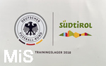 24.05.2018, Fussball Deutsche Nationalmannschaft, Trainingslager in Eppan (Sdtirol) vor der WM 2018. Schilder und Fahnen im Ort informieren ber das Trainingslager.
