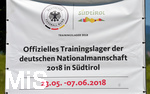 24.05.2018, Fussball Deutsche Nationalmannschaft, Trainingslager in Eppan (Sdtirol) vor der WM 2018. Schilder und Fahnen im Ort informieren ber das Trainingslager.