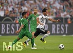 08.06.2018, Fussball Lnderspiel, Deutschland - Saudi Arabien, in der BayArena Leverkusen. v.re: Ilkay Gndogan (Deutschland) gegen Hussein Al-Moghawi (Saudi-Arabien).