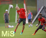 12.07.2018, Fussball 1. Bundesliga 2018/2019, FC Bayern Mnchen, Training an der Sbenerstrasse in Mnchen. Arjen Robben (FC Bayern Mnchen) Kopfball.