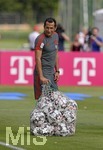 02.08.2018, Fussball 1. Bundesliga 2018/2019, FC Bayern Mnchen im Trainingslager in Rottach Egern am Tegernsee. Sportdirektor Hasan Salihamidzic (Bayern Mnchen) mit dem Ballnetz.
