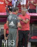 05.08.2018, Fussball 1. Bundesliga 2018/2019, Testspiel, FC Bayern Mnchen - Manchester United, Allianz-Arena Mnchen. v.li: Trainer Niko Kovac (FC Bayern Mnchen) begrt Trainer Jose Mourinho (Manchester United).