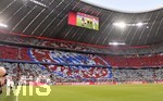 05.08.2018, Fussball 1. Bundesliga 2018/2019, Testspiel, FC Bayern Mnchen - Manchester United, Allianz-Arena Mnchen. Choreografie zur neuen Bestuhlung in der Arena.