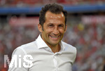 05.08.2018, Fussball 1. Bundesliga 2018/2019, Testspiel, FC Bayern Mnchen - Manchester United, Allianz-Arena Mnchen. Sportdirektor Hasan Salihamidzic (Bayern Mnchen) lacht herzlich.
