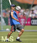 09.08.2018, Fussball 1. Bundesliga 2018/2019, Training des FC Bayern Mnchen,  auf dem Sportplatz in Rottach-Egern. Trainer Niko Kovac (FC Bayern Mnchen) am Ball.