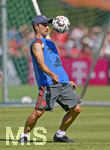 09.08.2018, Fussball 1. Bundesliga 2018/2019, Training des FC Bayern Mnchen,  auf dem Sportplatz in Rottach-Egern. Trainer Niko Kovac (FC Bayern Mnchen) am Ball.