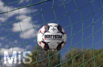 11.08.2018, Fussball 1. Bundesliga 2018/2019, Der neue offizielle Spielball der DFL, Derbystar, fr die neue Bundesliga-Saison zappelt im Tornetz. 
DFL REGULATIONS PROHIBIT ANY USE OF PHOTOGRAPHS AS IMAGE SEQUENCES AND/OR QUASI-VIDEO.
