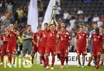 12.08.2018, Fussball 1. Bundesliga 2018/2019, DFL-Supercup 2018, Eintracht Frankfurt - FC Bayern Mnchen , in der Commerzbank-Arena Frankfurt/Main. Joshua Kimmich (FC Bayern Mnchen) stemmt den Siegerpokal.