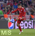 02.10.2018, Fussball UEFA Champions League 2018/2019, Gruppenphase, 2.Spieltag, FC Bayern Mnchen - Ajax Amsterdam, in der Allianz-Arena Mnchen. James Rodriguez (FC Bayern Mnchen) am Ball.


