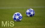 02.10.2018, Fussball UEFA Champions League 2018/2019, Gruppenphase, 2.Spieltag, FC Bayern Mnchen - Ajax Amsterdam, in der Allianz-Arena Mnchen. Der offizielle Championsleague-Spielball von Adidas liegt bereit. 


