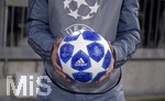 02.10.2018, Fussball UEFA Champions League 2018/2019, Gruppenphase, 2.Spieltag, FC Bayern Mnchen - Ajax Amsterdam, in der Allianz-Arena Mnchen. Der Spielball von Adidas.


