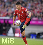 06.10.2018, Fussball 1. Bundesliga 2018/2019, 7. Spieltag,  FC Bayern Mnchen - Borussia Mnchengladbach, in der Allianz-Arena Mnchen. James Rodriguez (FC Bayern Mnchen) am Ball.

